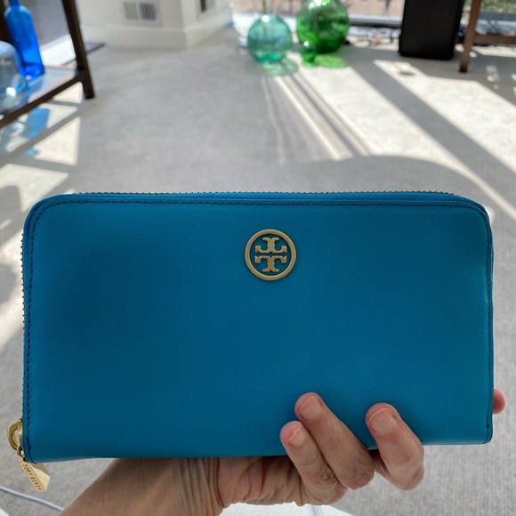 Tory Burch Robinson Wallet - Picture 1 of 8